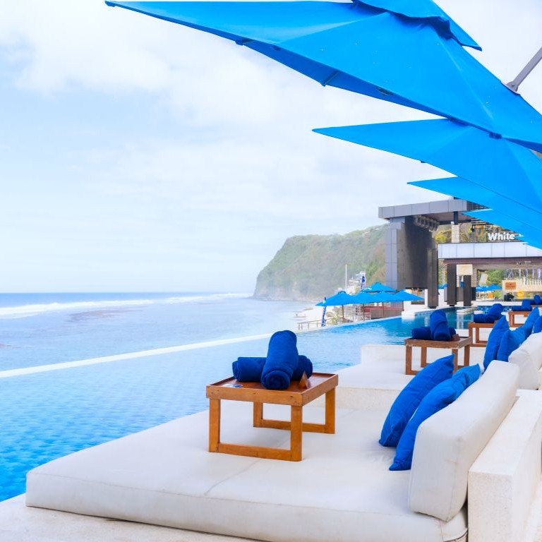 LAGOON BED (4 pax) MIN. SPEND IDR 3,000K++